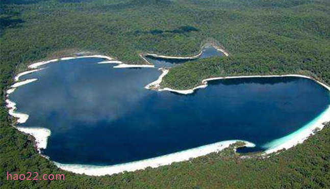 世界十大最不可思议的湖泊 纳特龙湖能将动物瞬间石化 